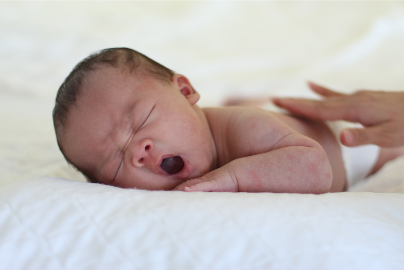 Bébé qui baille