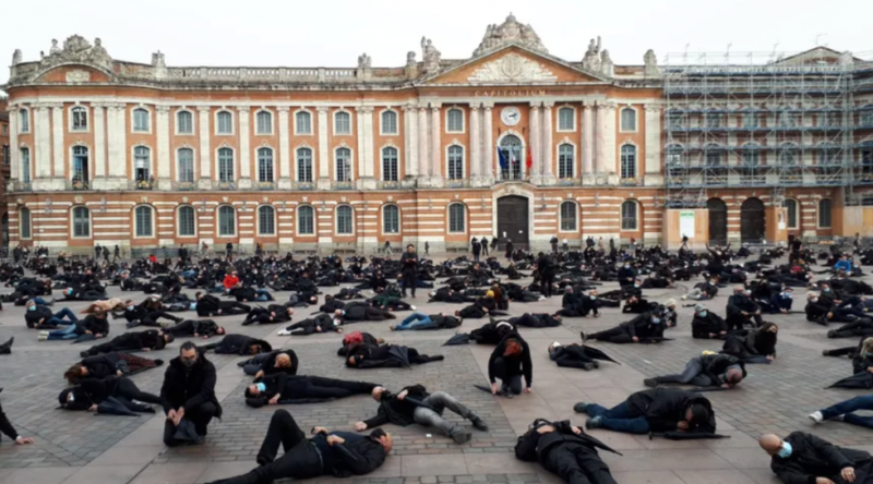 Je suis non essentiel